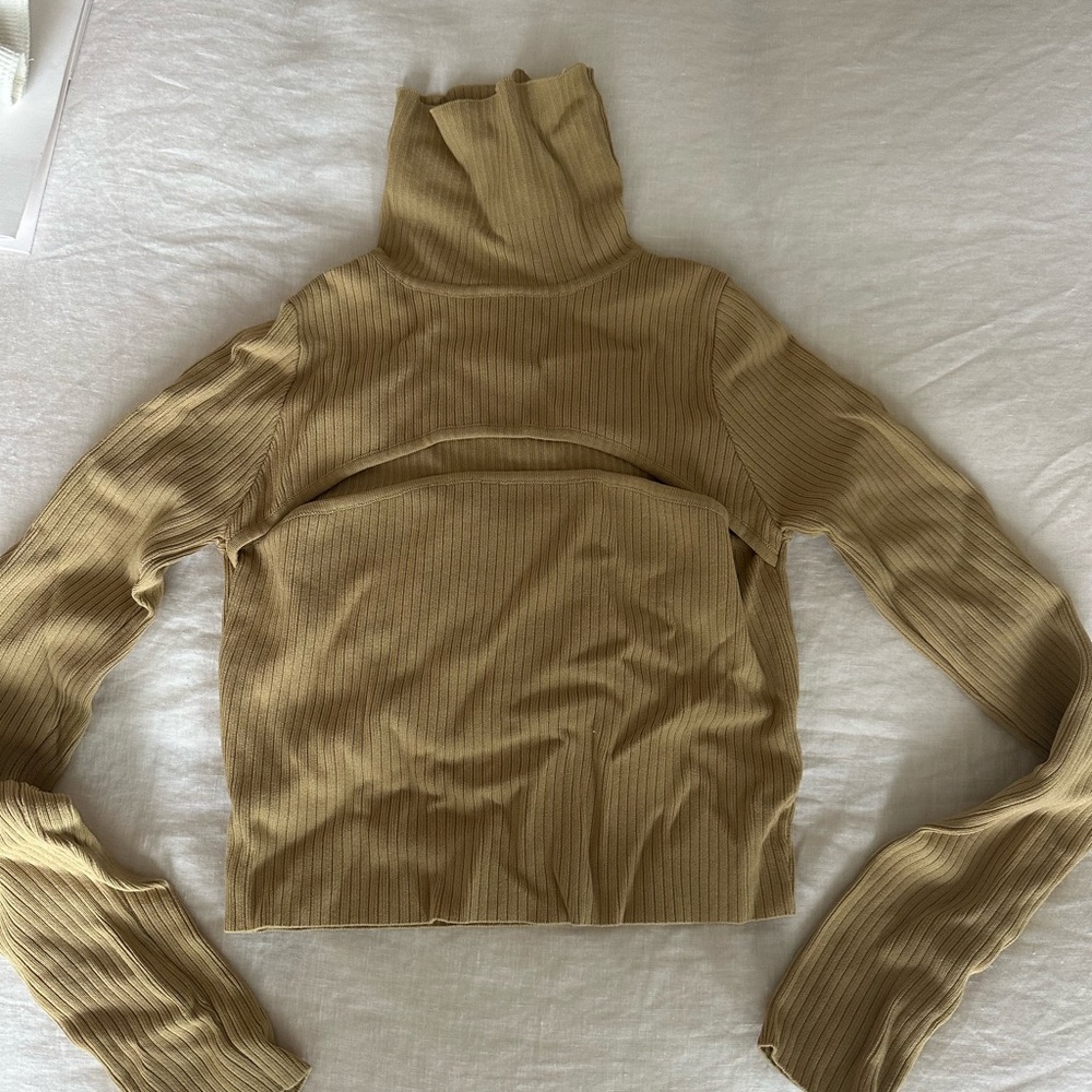 Superdown Turtle Neck Crop Top